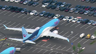 Hay tantos 737 Max esperando revisión que los están aparcando en el estacionamiento de Boeing